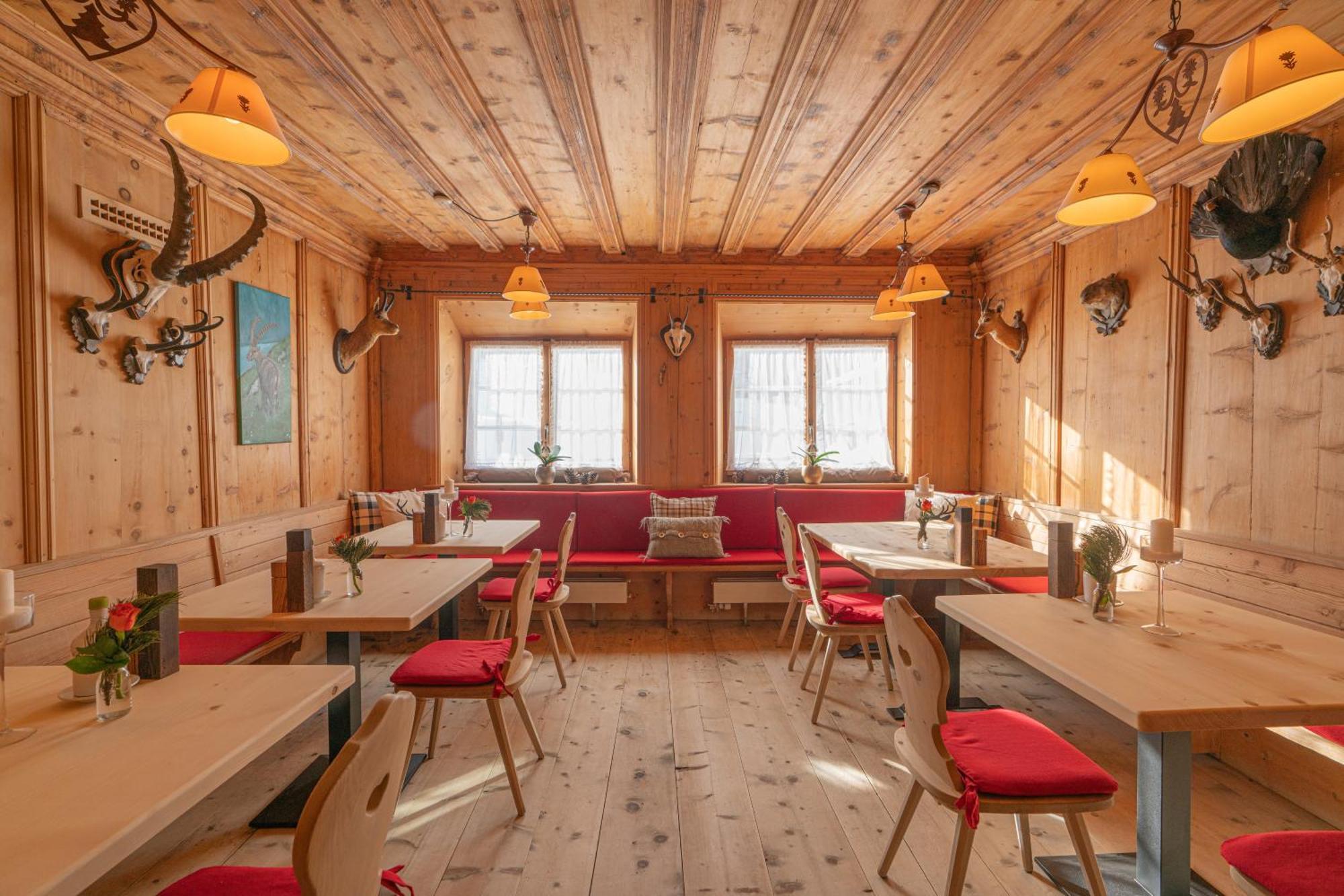 Gasthaus & Hotel Berninahaus Pontresina Bagian luar foto